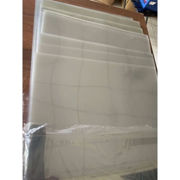 Bìa kiếng Mica A3, A4 1.5mm/1.2mm  (KG)